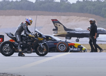 Adrenaline to the max!!! The ultimate race of plane, car and bike (video)