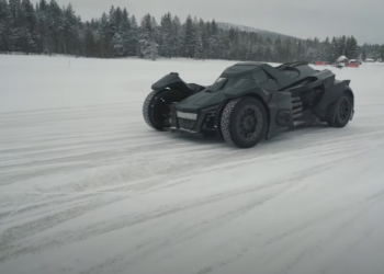 Batman with his Batmobile loves drifting on ice?! (video)