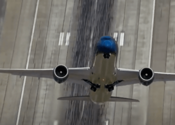 Maximum Adrenaline? No problem for Boeing 787 Dreamliner pilots (video)