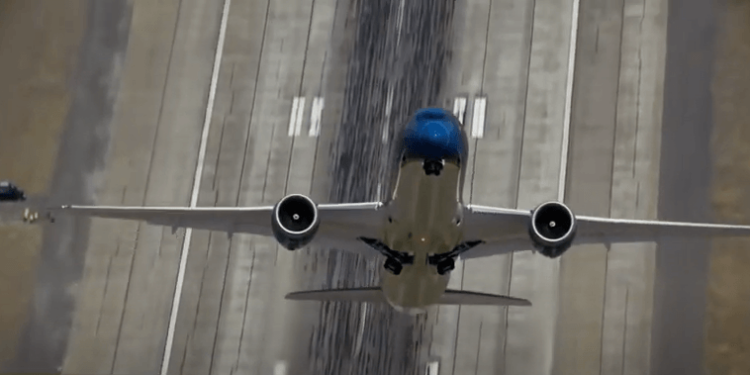 Maximum Adrenaline? No problem for Boeing 787 Dreamliner pilots (video)