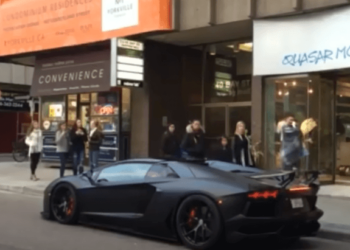 Screaming Lambo scares everyone on the streets (video)