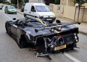 Pagani Zonda HP Barchetta crashes in Croatia (video)