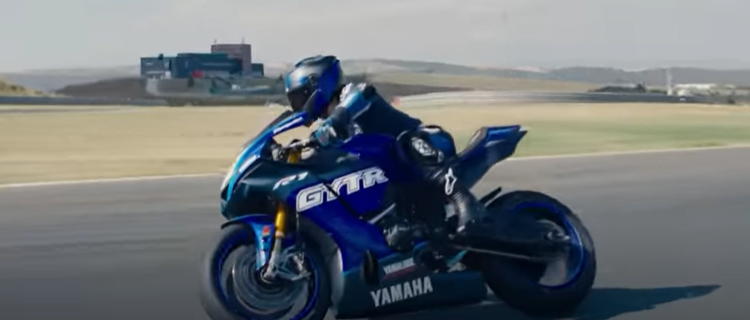 Powered to Race!!! The new Yamaha R1 GYTR 2023 (video)