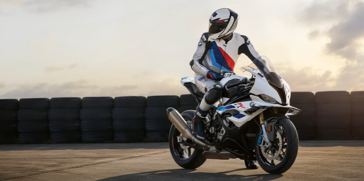 The new 2023 BMW S1000RR is a pure work of art (video)