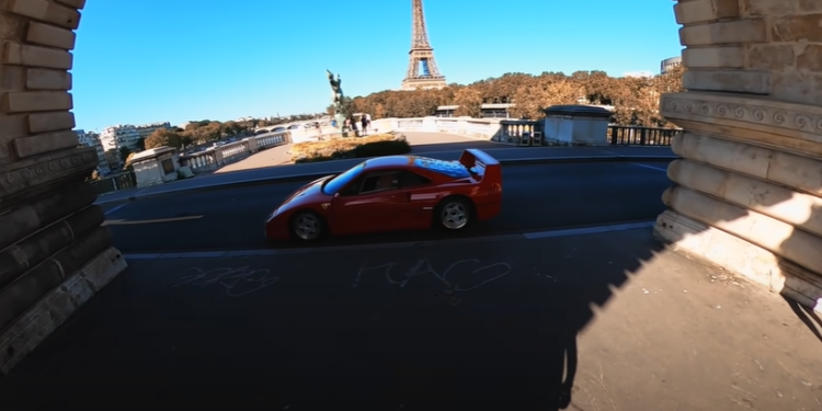 Ferrari F40 going crazy in the streets of Paris (video)