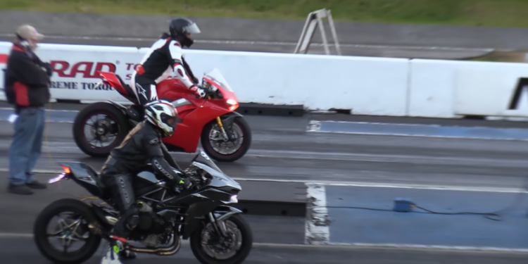 Insane drag race -Kawasaki H2 vs Ducati V4 (video)