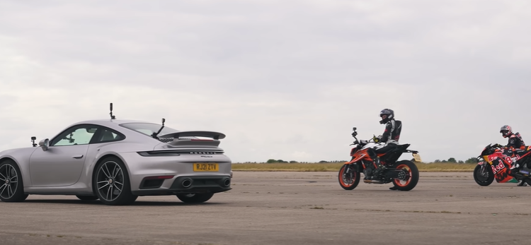 Moto GP KTM vs KTM Super Duke R vs Porsche 911 Turbo S (video)