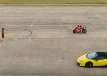1100hp Lamborghini Huracan vs KTM MotoGP Bike Drag Race (video)