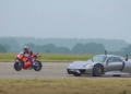 Porsche 918 Spyder vs Red Bull MotoGP KTM (video)