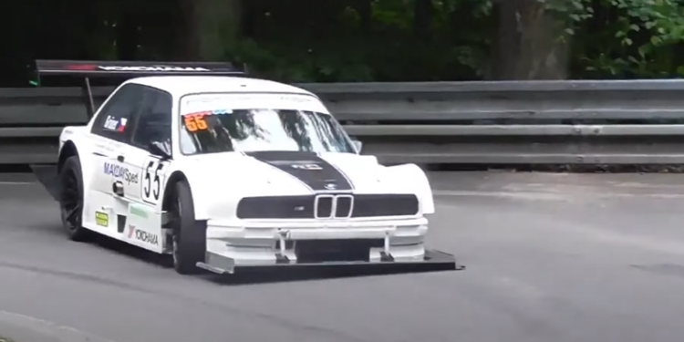 BRUTAL BMW 340i E30  S62 4.4L V8 Swap ONBOARD HILLCLIMB (video)