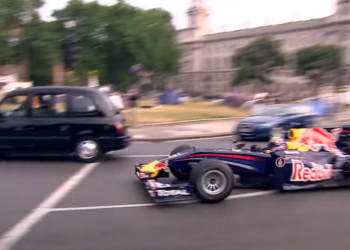 Formula 1 driving through the streets in London (video)
