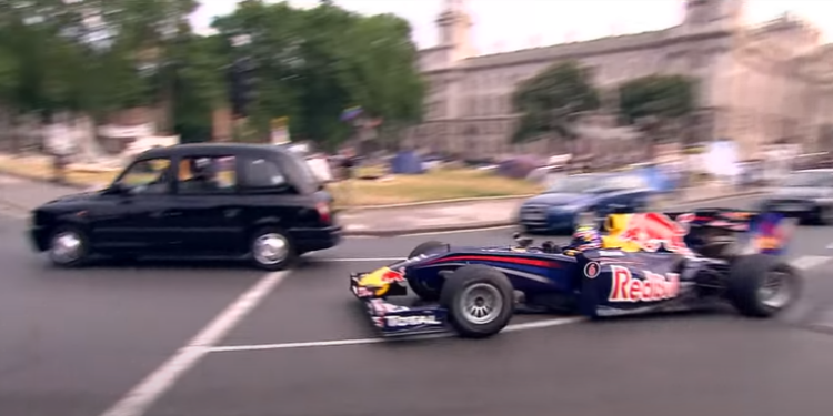 Formula 1 driving through the streets in London (video)