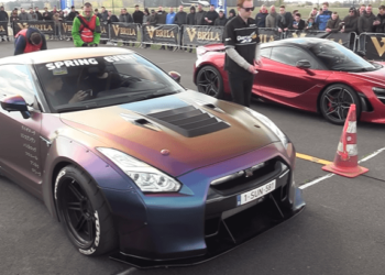 Nissan GT-R R35 vs McLaren 720S  Drag Race (video)