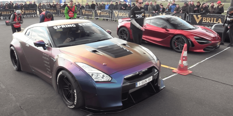 Nissan GT-R R35 vs McLaren 720S Drag Race (video)