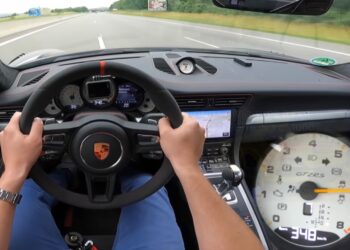 800HP PORSCHE 911 GT2 RS “FLYING” ON THE AUTOBAHN (video)