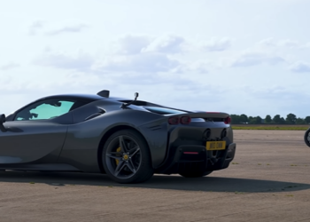 Fastest Ferrari vs BMW M1000 RR Drag Race (video)