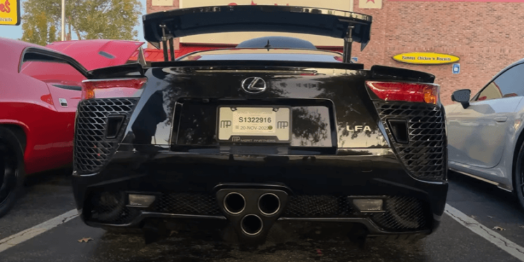 Lexus LFA Extreme 9K RPM Revs !!! (video)