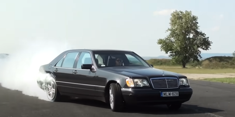The Legend Mercedes S 600 V12 Bi-turbo-acceleration and burnout (video)