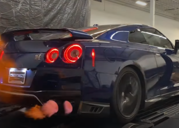 Nissan GTR Shooting Flames On Dyno (video)