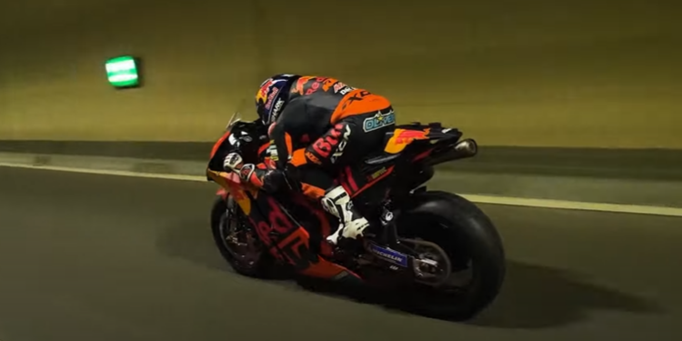 Loudest Motorcycle Tunnel Fly By’s Ever (video)