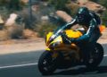 Yamaha R6 Extremely Loud Fly By’s & Knee Down (video)