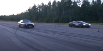 Bugatti Veyron vs BMW M5 E34 Turbo by AG (video)